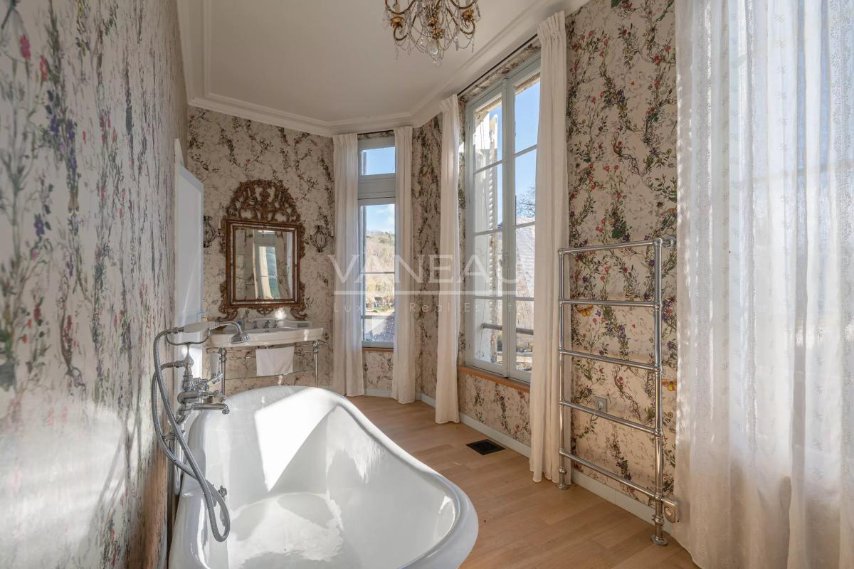 En bord de Seine, à proximité immédiate de Fontainebleau