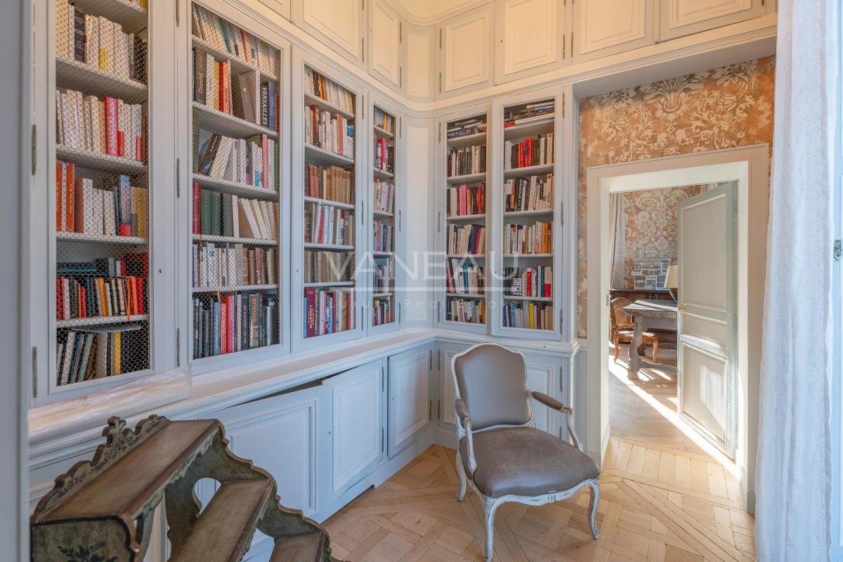 En bord de Seine, à proximité immédiate de Fontainebleau