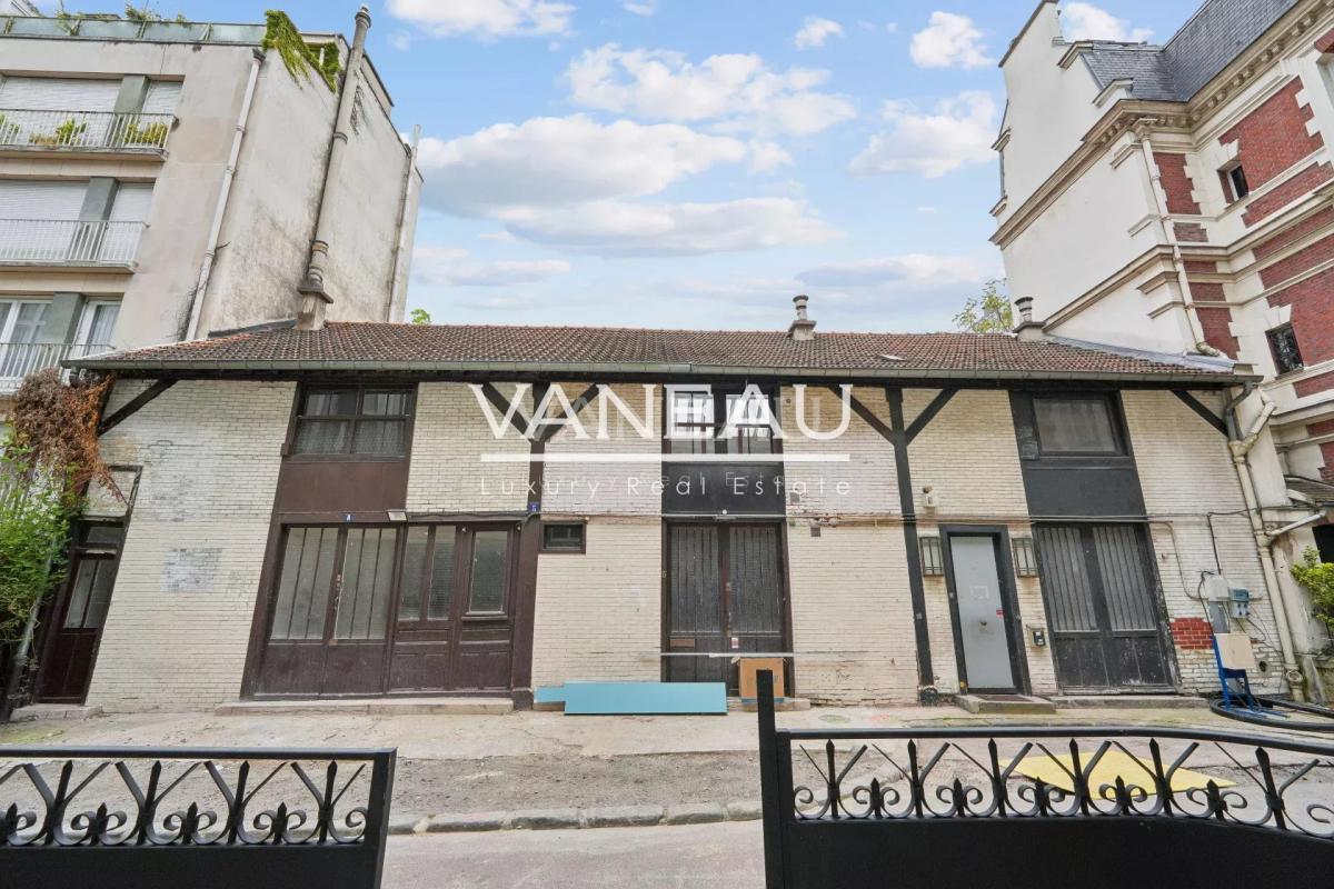 Paris XVIe - Trocadéro - Immeuble de résidence hôtelière.