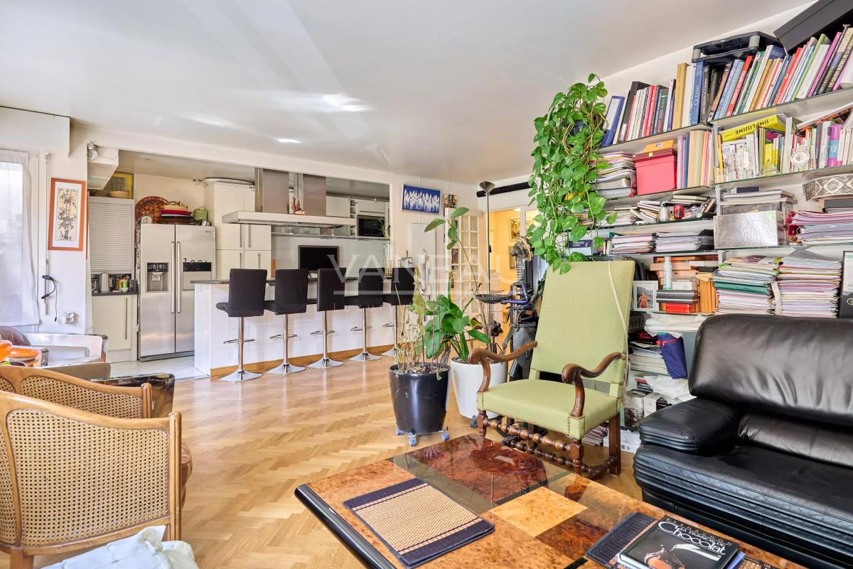 Paris XV - Cambronne : Appartement quatre pièces avec terrasse et balcon