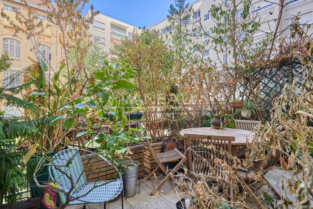 Paris XV - Cambronne : Appartement quatre pièces avec terrasse et balcon