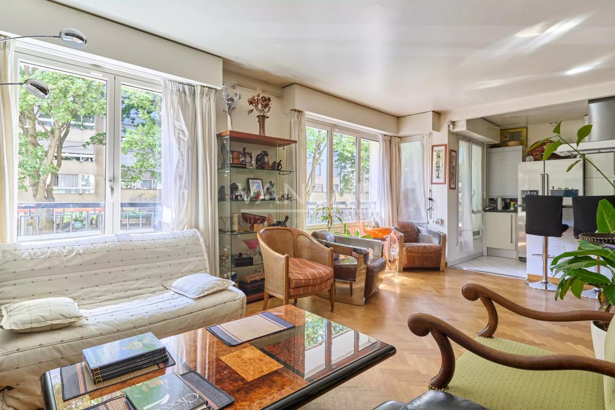 Paris XV - Cambronne : Appartement quatre pièces avec terrasse et balcon