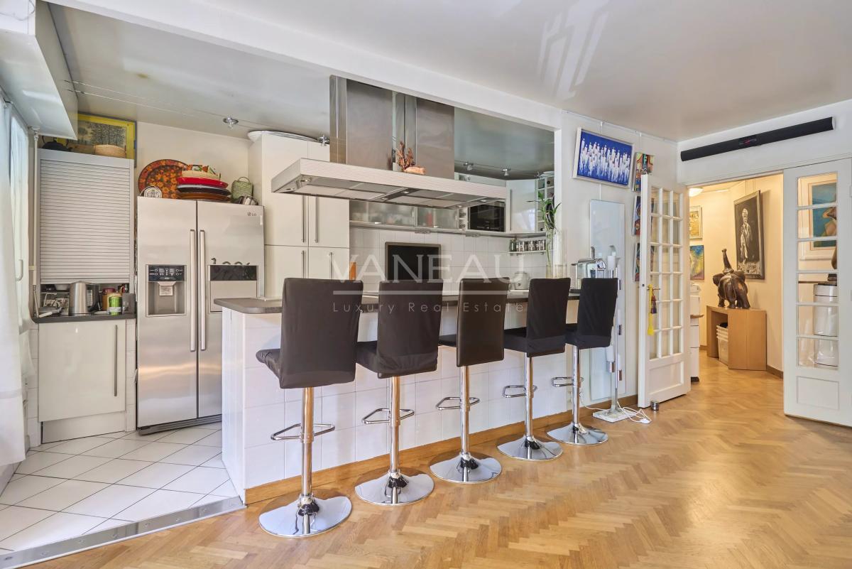 Paris XV - Cambronne : Appartement quatre pièces avec terrasse et balcon