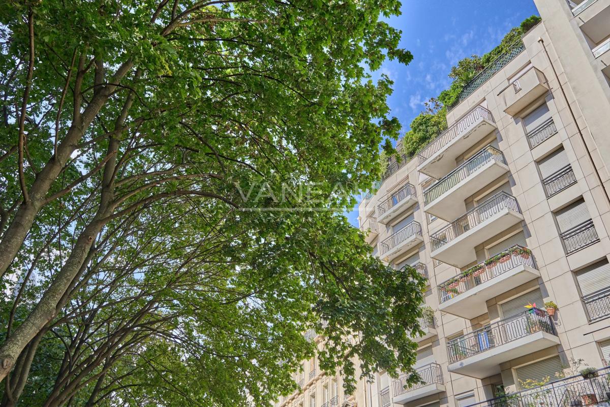 Paris XV - Cambronne : Appartement quatre pièces avec terrasse et balcon