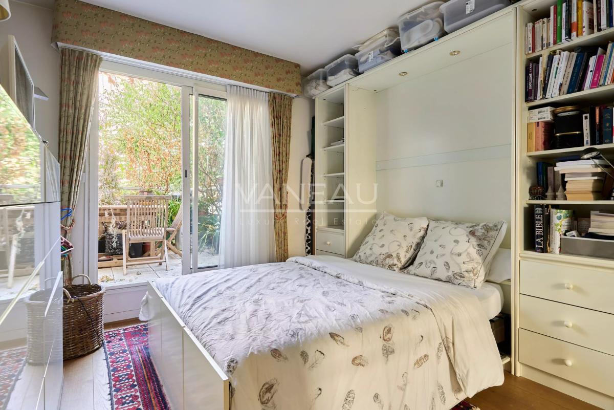 Paris XV - Cambronne : Appartement quatre pièces avec terrasse et balcon