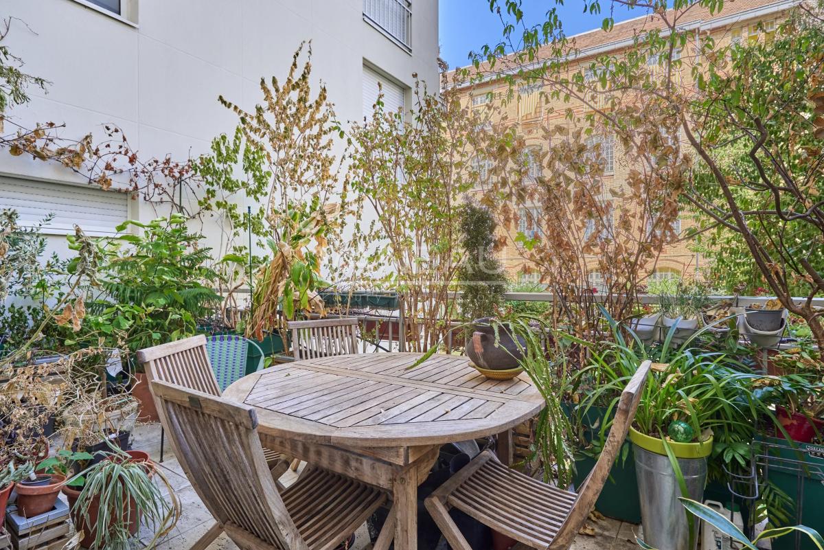 Paris XV - Cambronne : Appartement quatre pièces avec terrasse et balcon