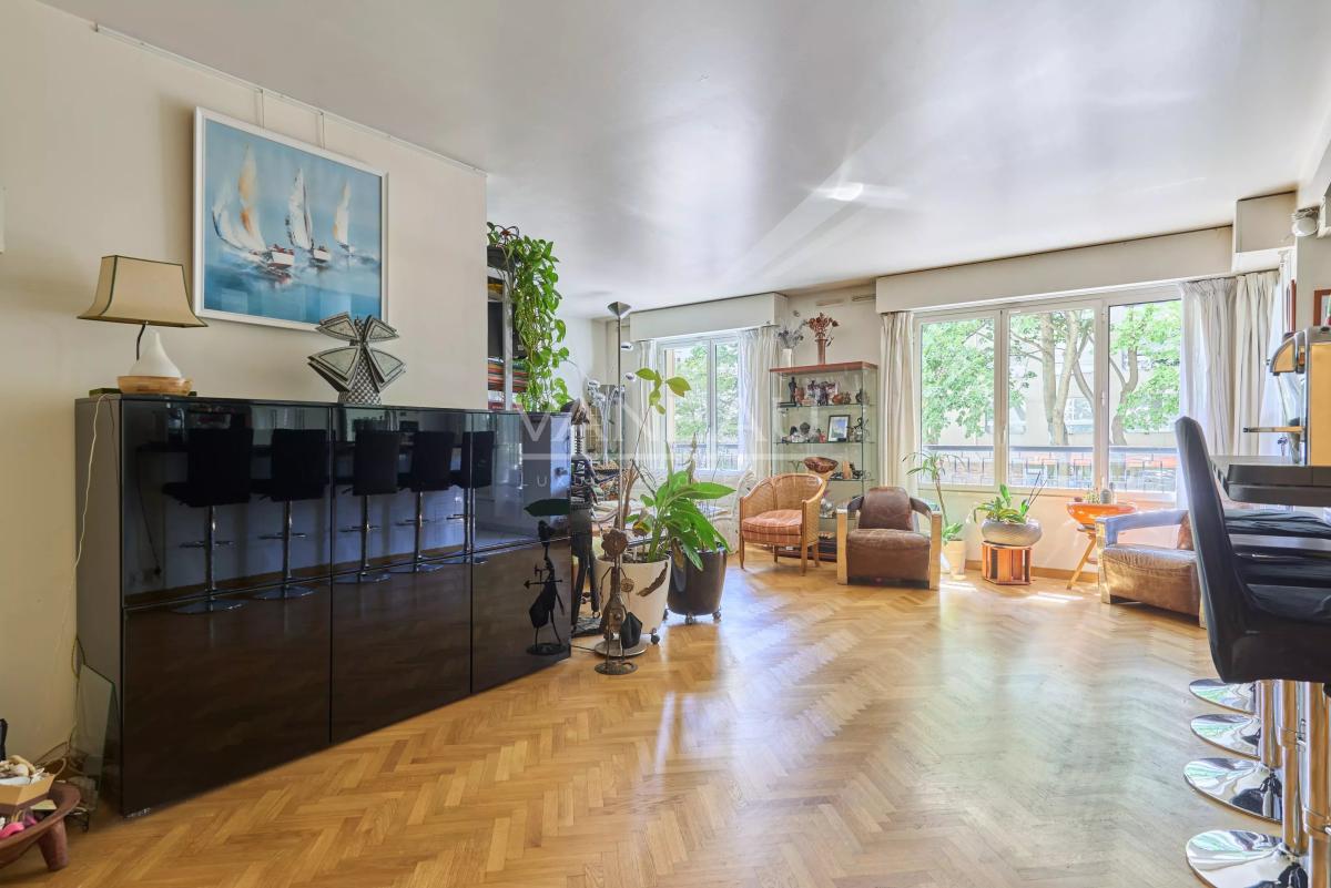 Paris XV - Cambronne : Appartement quatre pièces avec terrasse et balcon