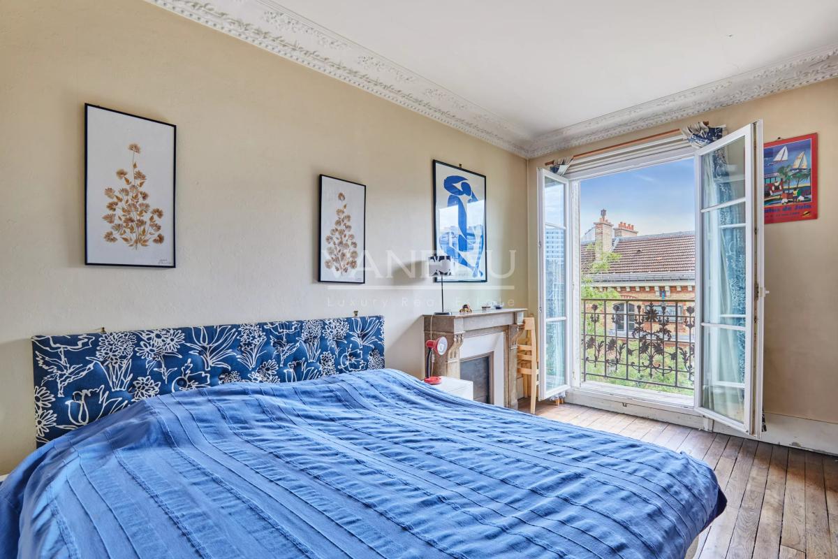 Paris XVe  Javel - Saint Charles Deux pièces Etage élevé  et balcons