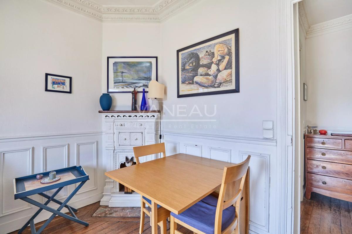 Paris XVe  Javel - Saint Charles Deux pièces Etage élevé  et balcons