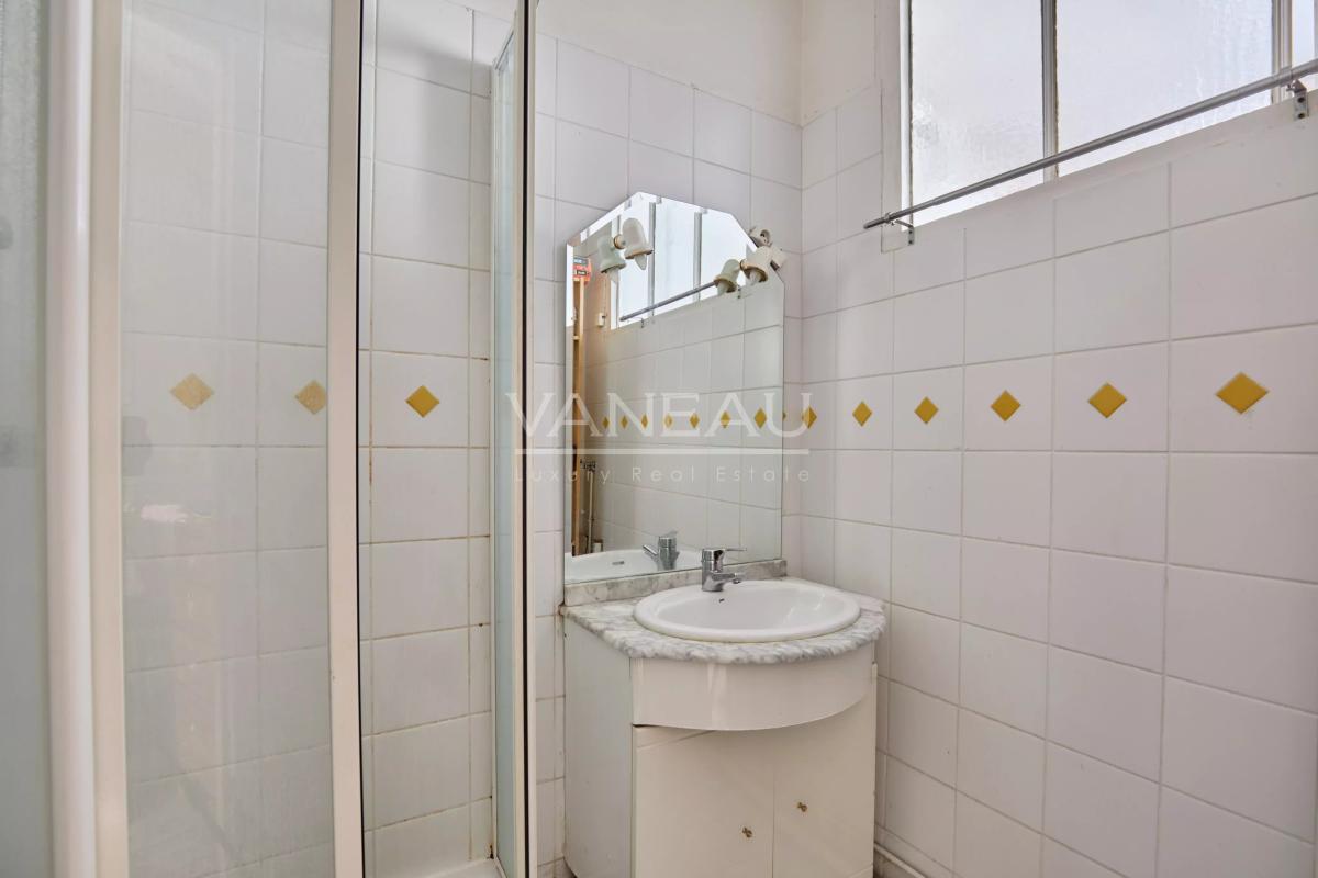 Paris XVe  Javel - Saint Charles Deux pièces Etage élevé  et balcons