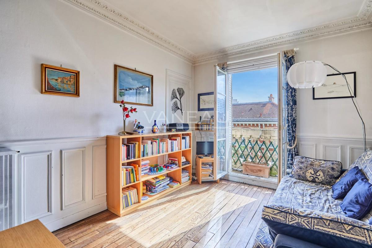 Paris XVe  Javel - Saint Charles Deux pièces Etage élevé  et balcons