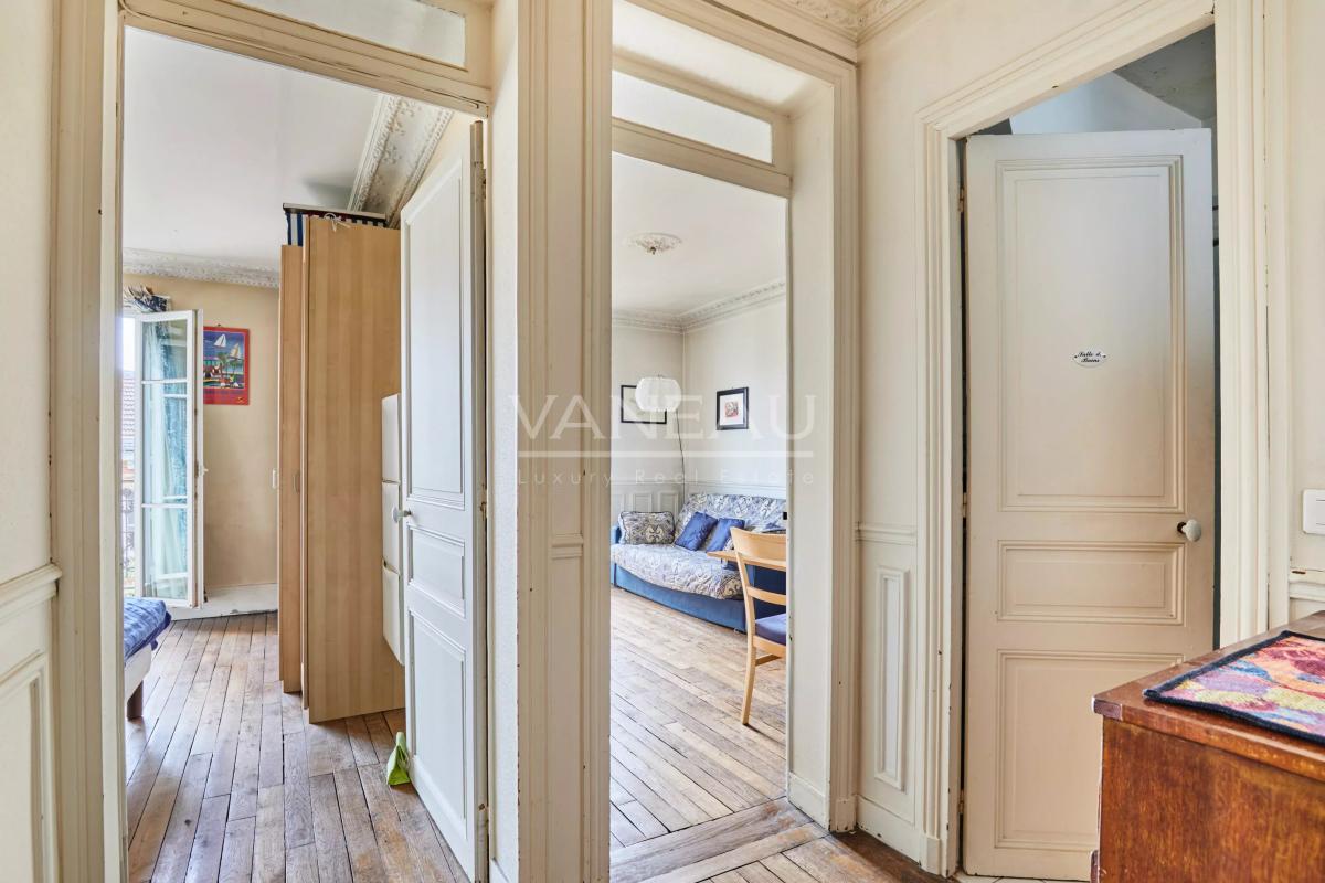 Paris XVe  Javel - Saint Charles Deux pièces Etage élevé  et balcons