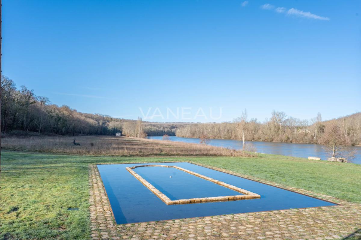 En bord de Seine, à proximité immédiate de Fontainebleau