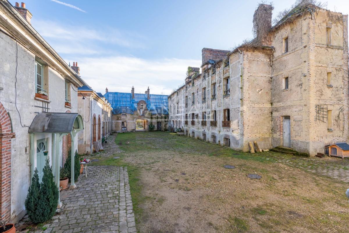 En bord de Seine, à proximité immédiate de Fontainebleau