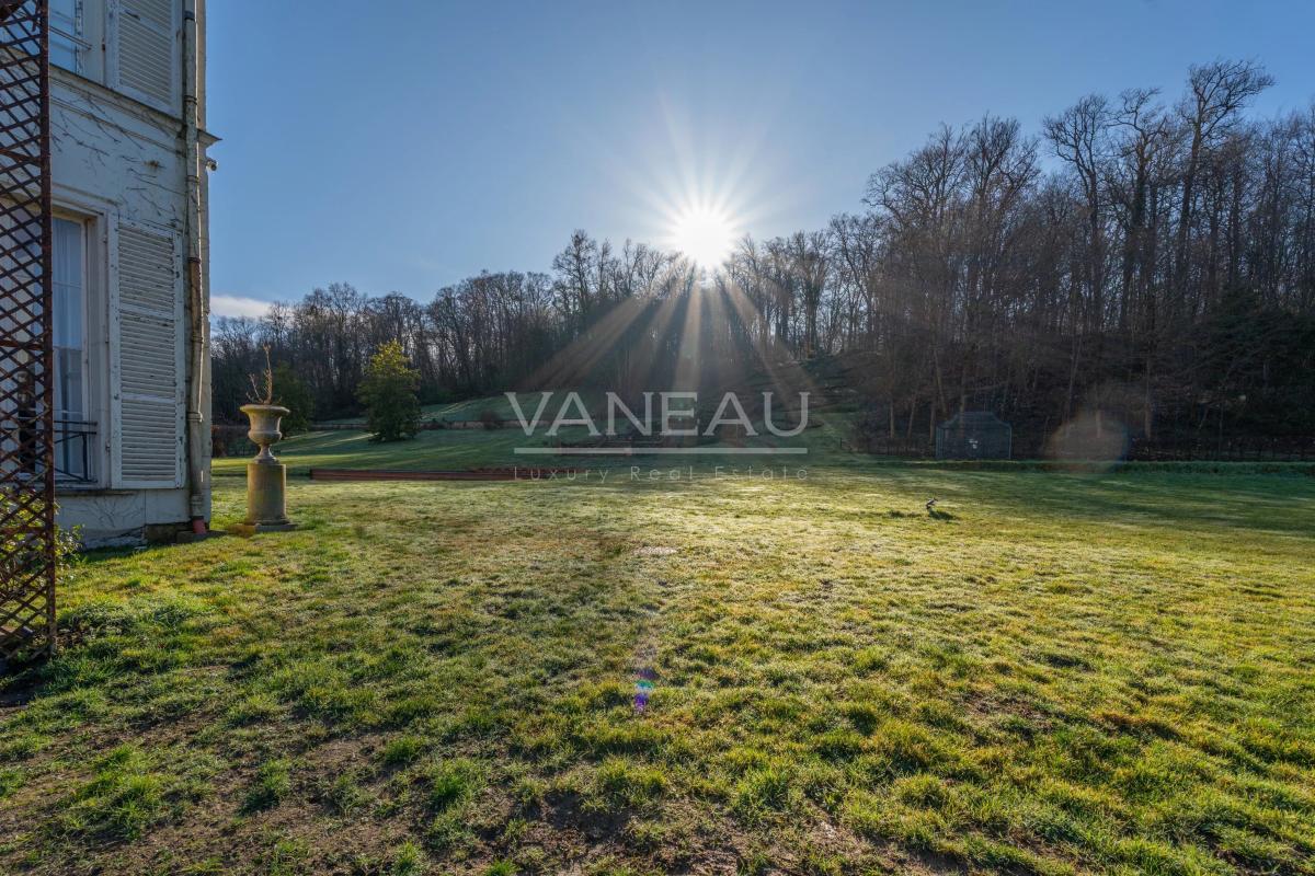 En bord de Seine, à proximité immédiate de Fontainebleau