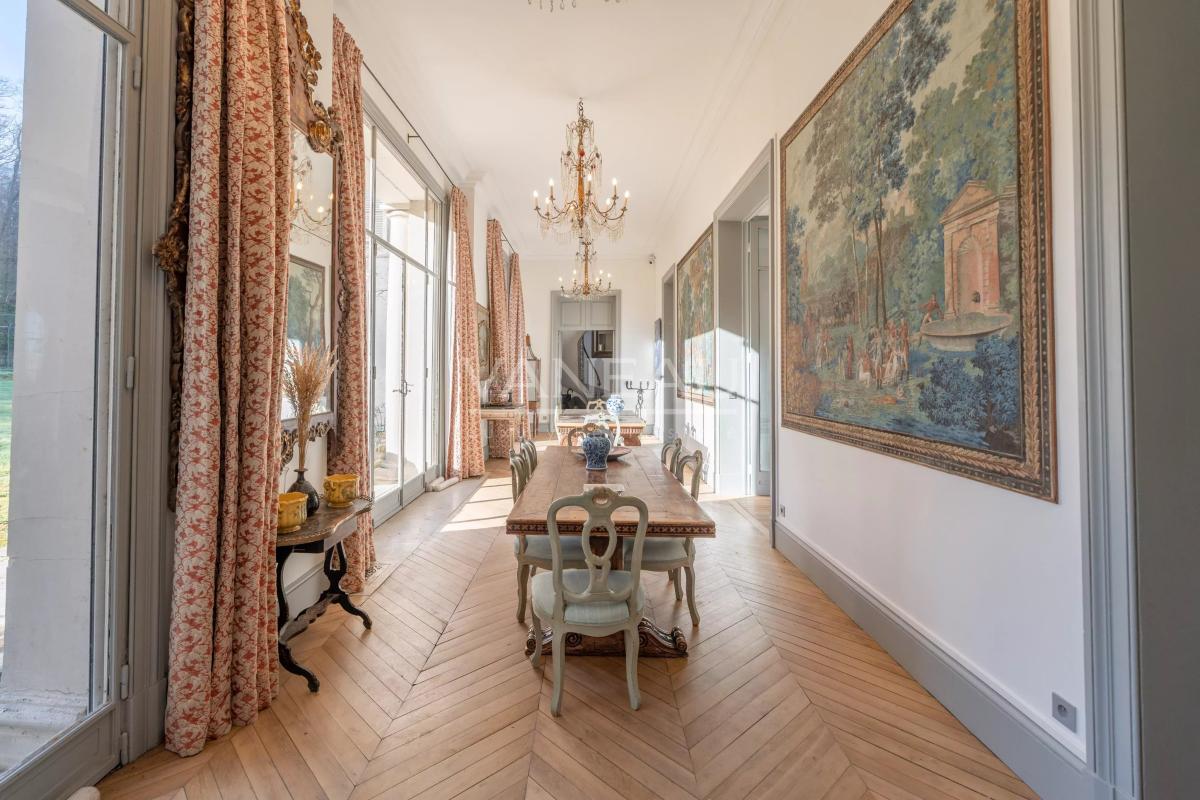 En bord de Seine, à proximité immédiate de Fontainebleau