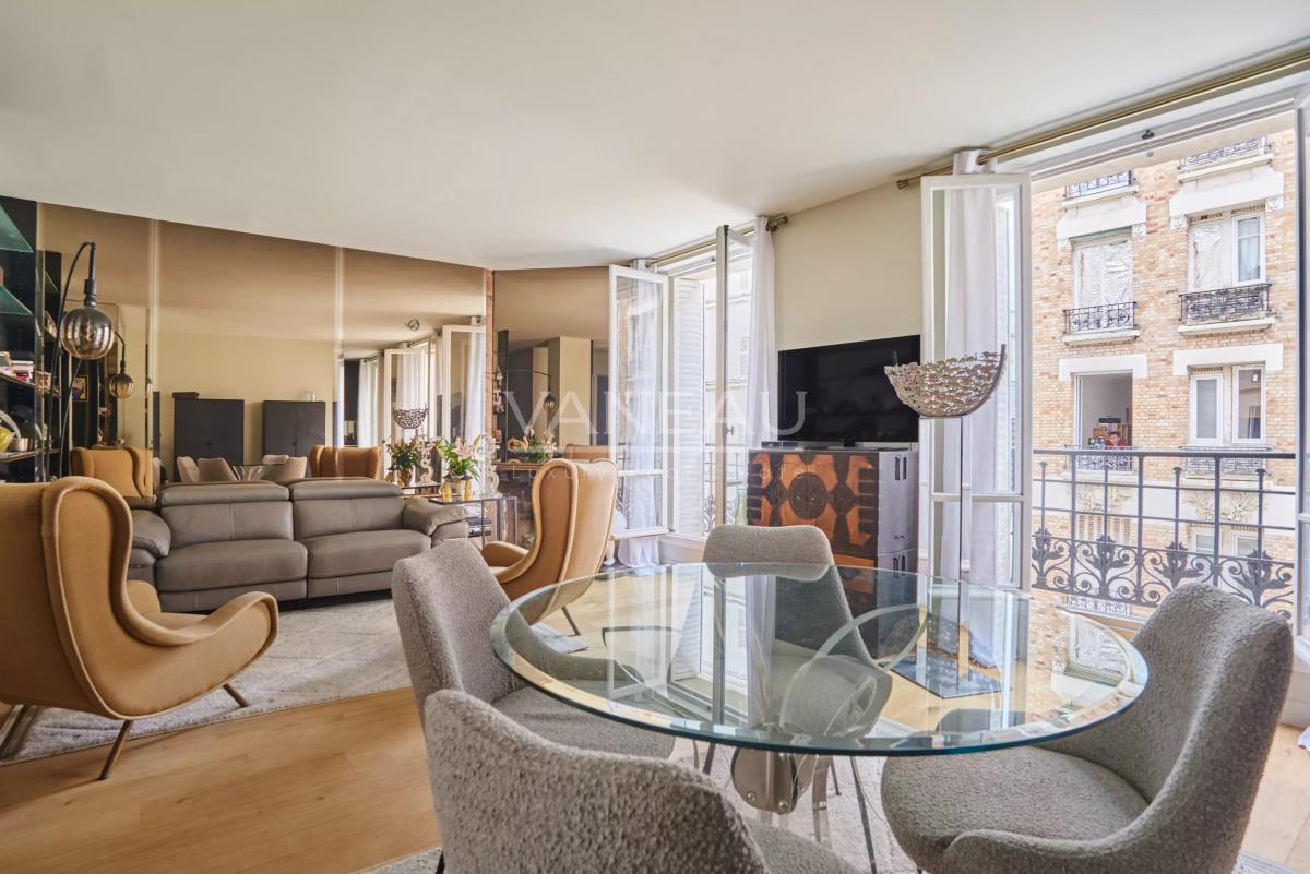 PARIS XVe - Cambronne / Commerce : spacieux deux pièces rénové