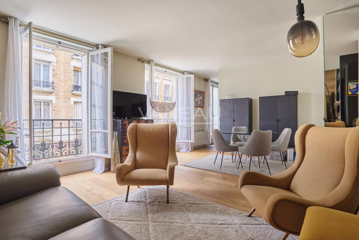 PARIS XVe - Cambronne / Commerce : spacieux deux pièces rénové