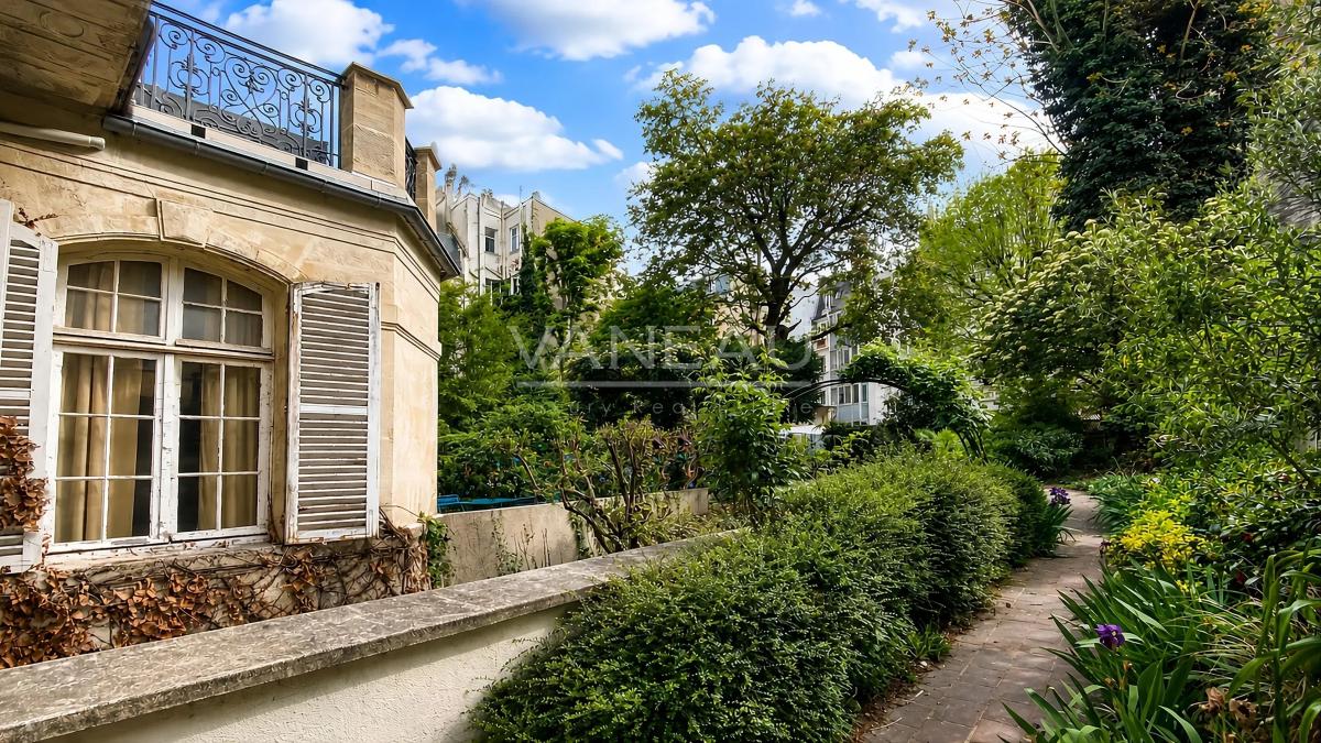 Maison exceptionnelle avec 320 m2 de jardin - confidentiel -