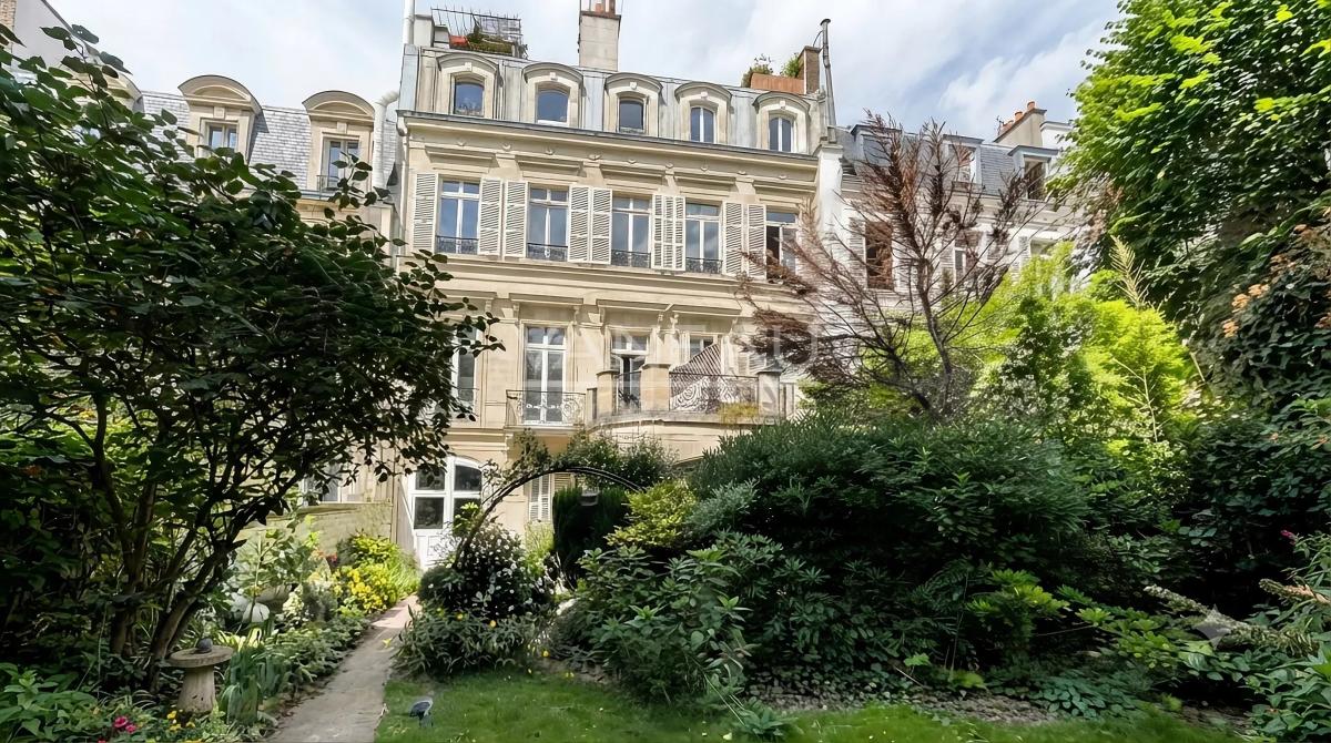 Maison exceptionnelle avec 320 m2 de jardin - confidentiel -