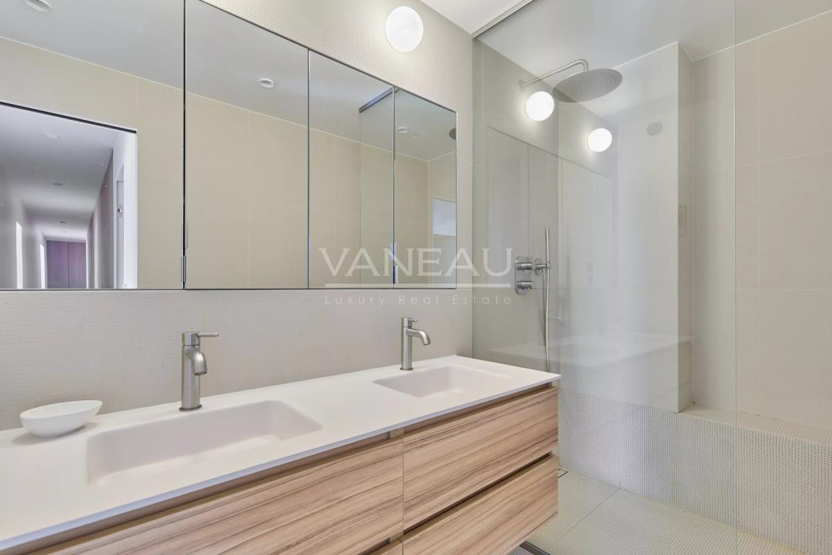 Paris VIe - Vavin / Notre-Dame-des-Champs - Appartement familial en étage élevé