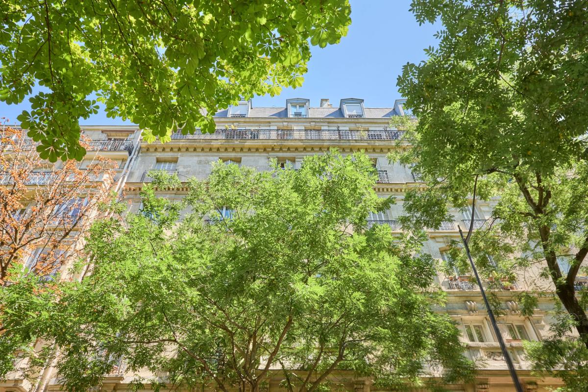PARIS XVIIIème  3 pièces  54.90m²
