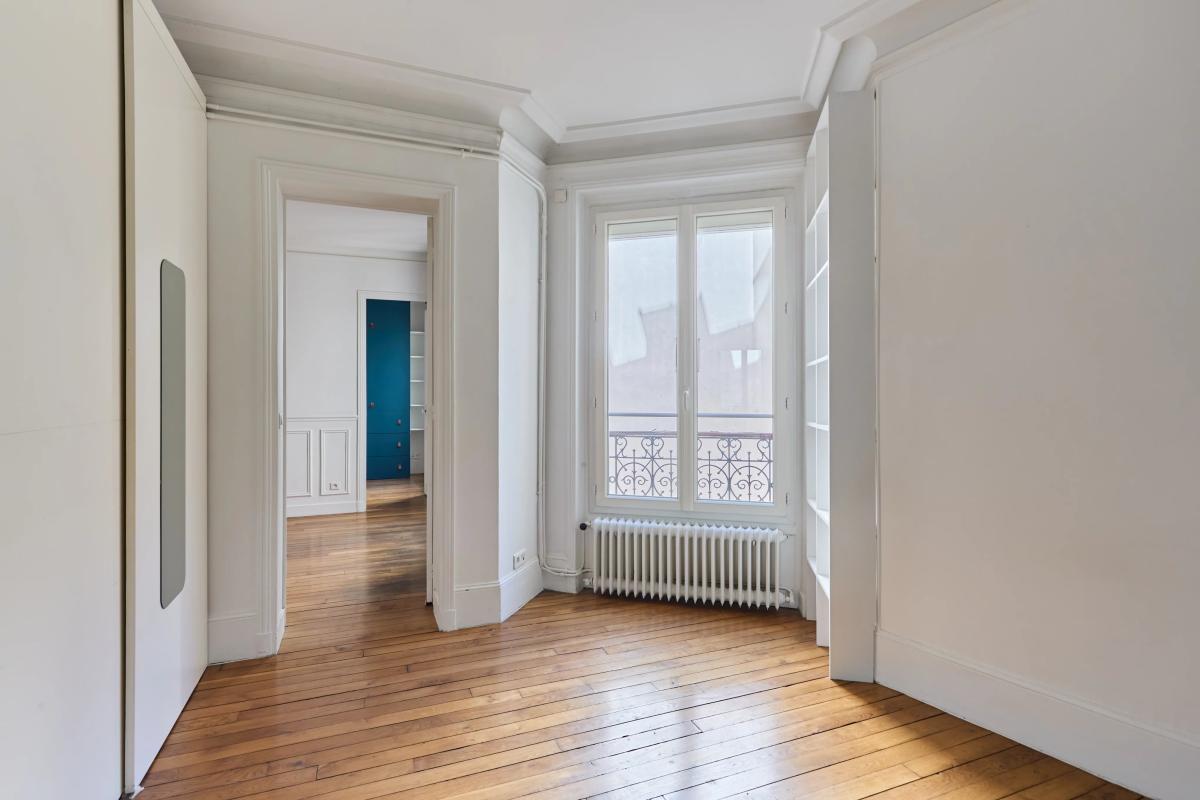 PARIS XVIIIème  3 pièces  54.90m²