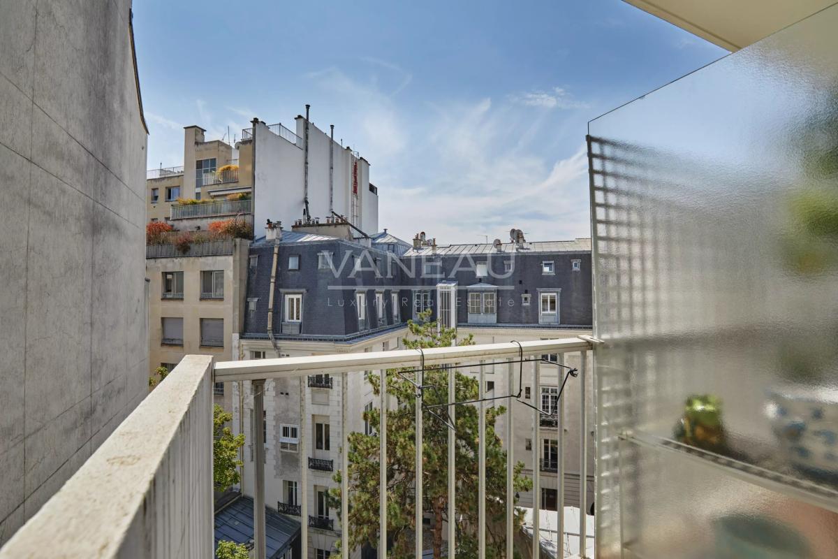 Paris XVIe - Place Mexico - Appartement traversant vendu occupé