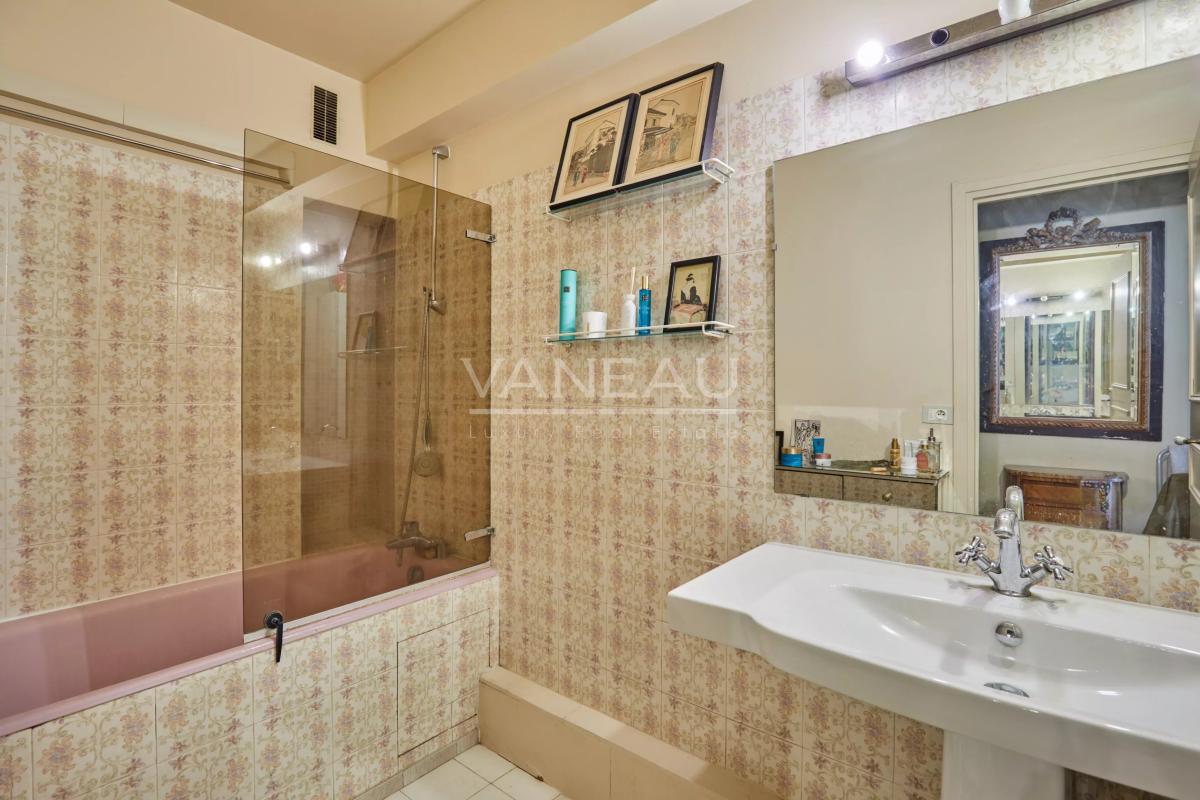 Paris XVIe - Place Mexico - Appartement traversant vendu occupé
