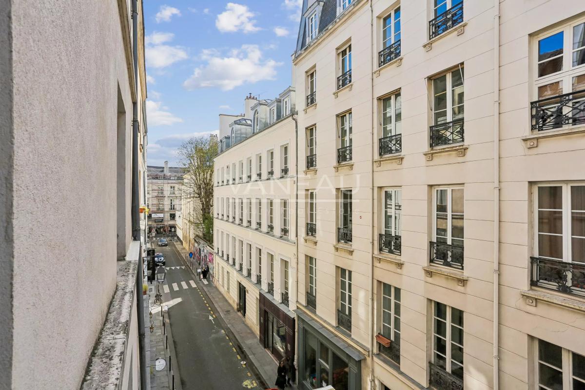 2 pièces rue de Verneuil - Paris VII