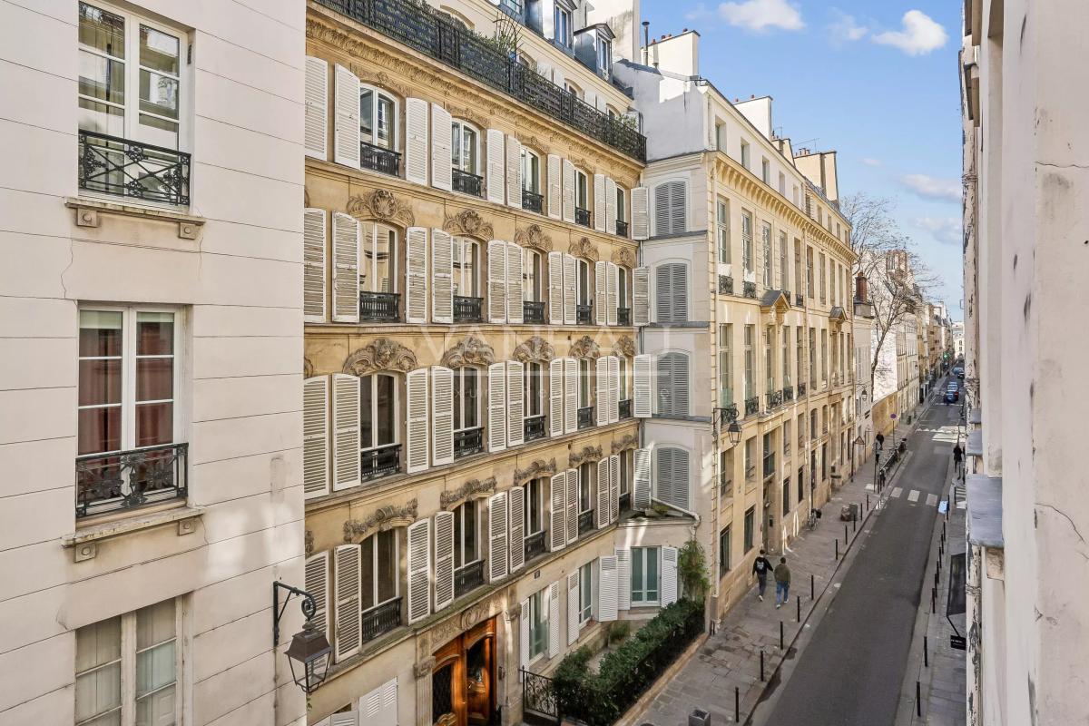 2 pièces rue de Verneuil - Paris VII