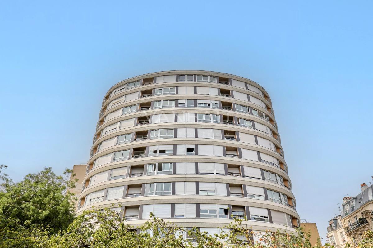 Paris XVe - Cambronne/Garibaldi appartement deux pièces vue Tour Eiffel