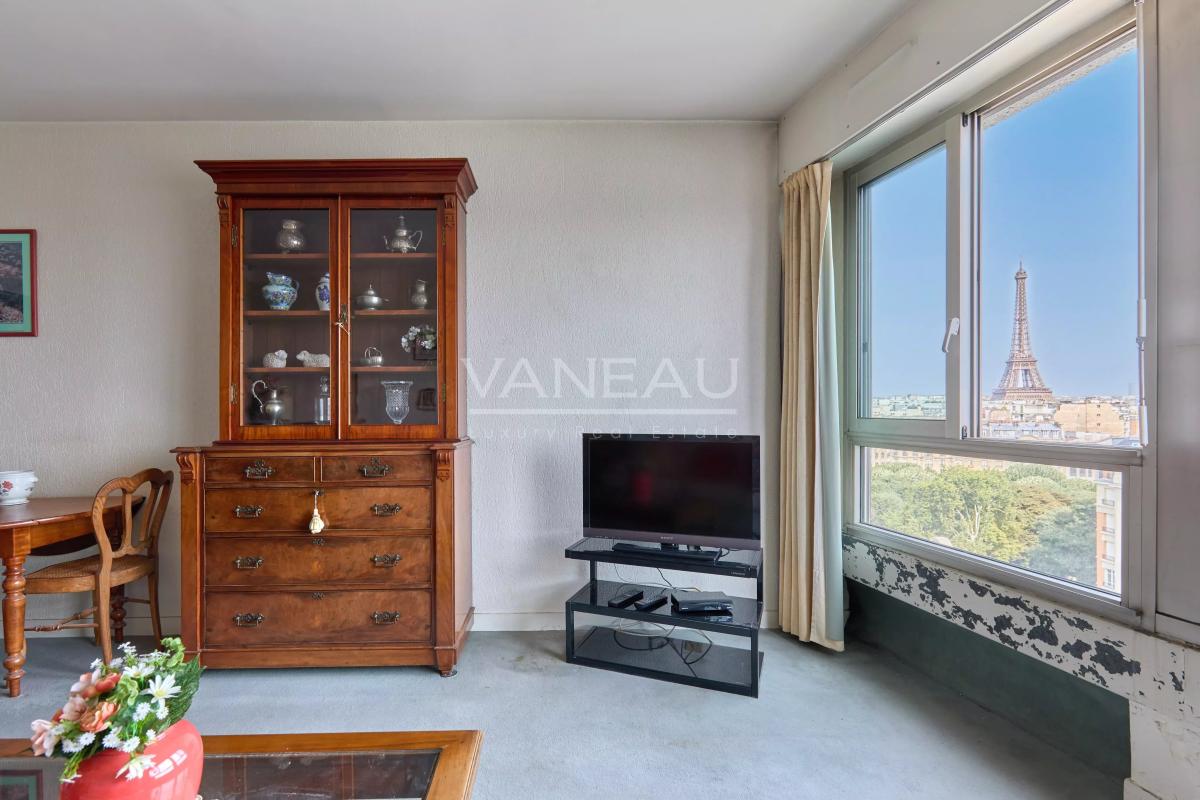 Paris XVe - Cambronne/Garibaldi appartement deux pièces vue Tour Eiffel