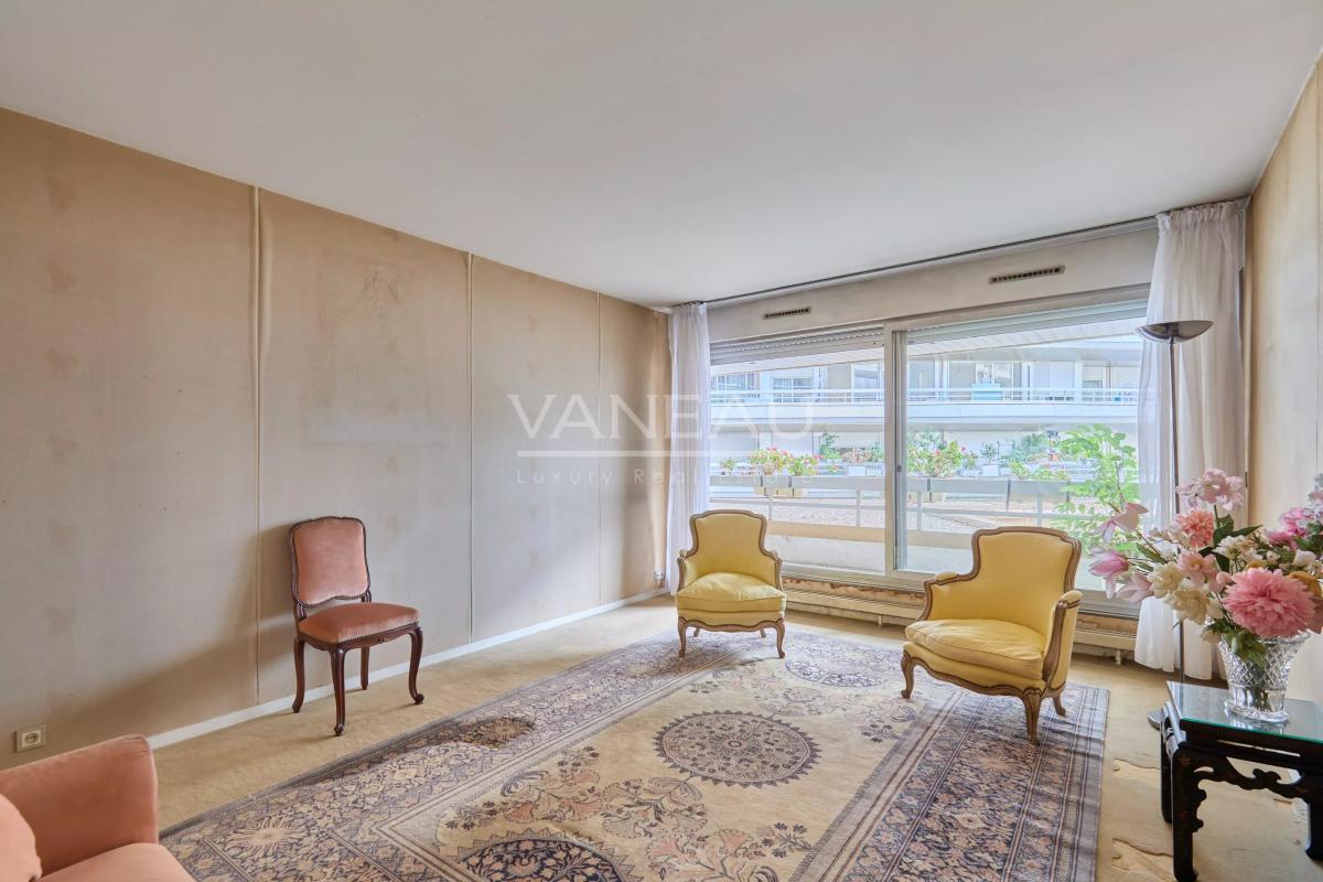 Paris XVe - Cambronne - Appartement trois pièces avec balcon