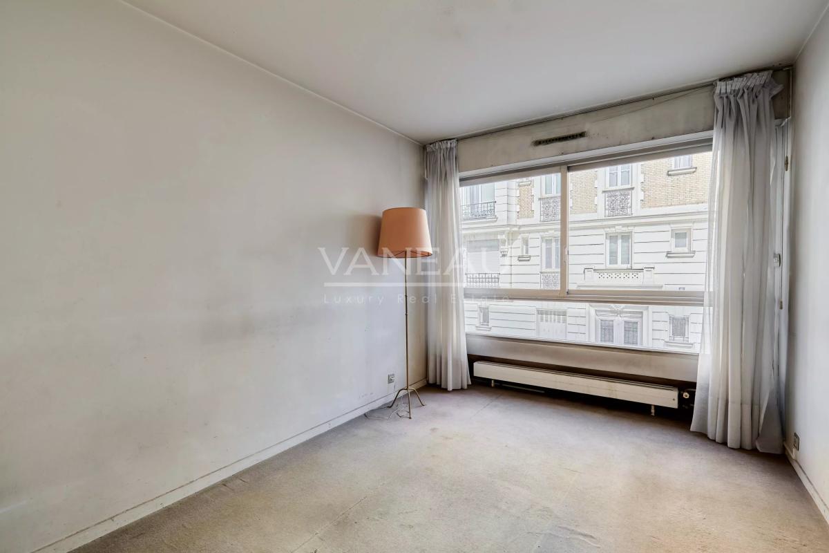 Paris XVe - Cambronne - Appartement trois pièces avec balcon