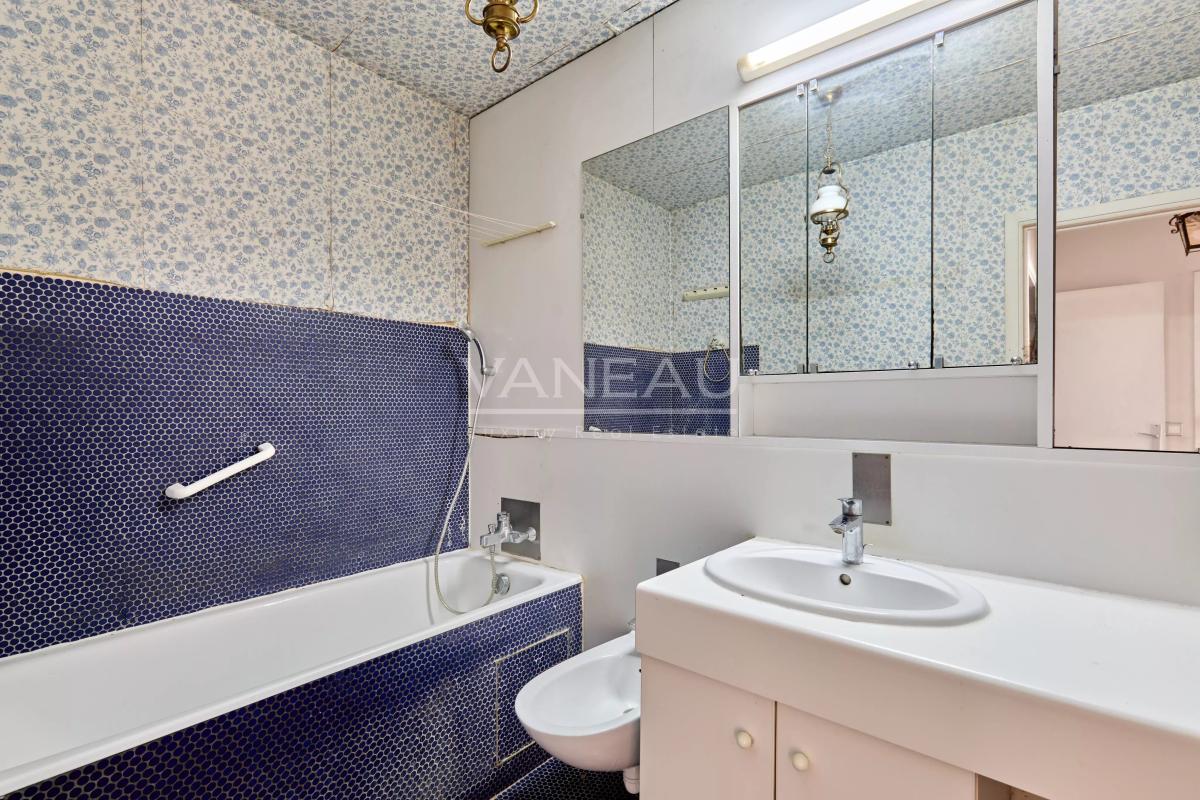 Paris XVe - Cambronne - Appartement trois pièces avec balcon