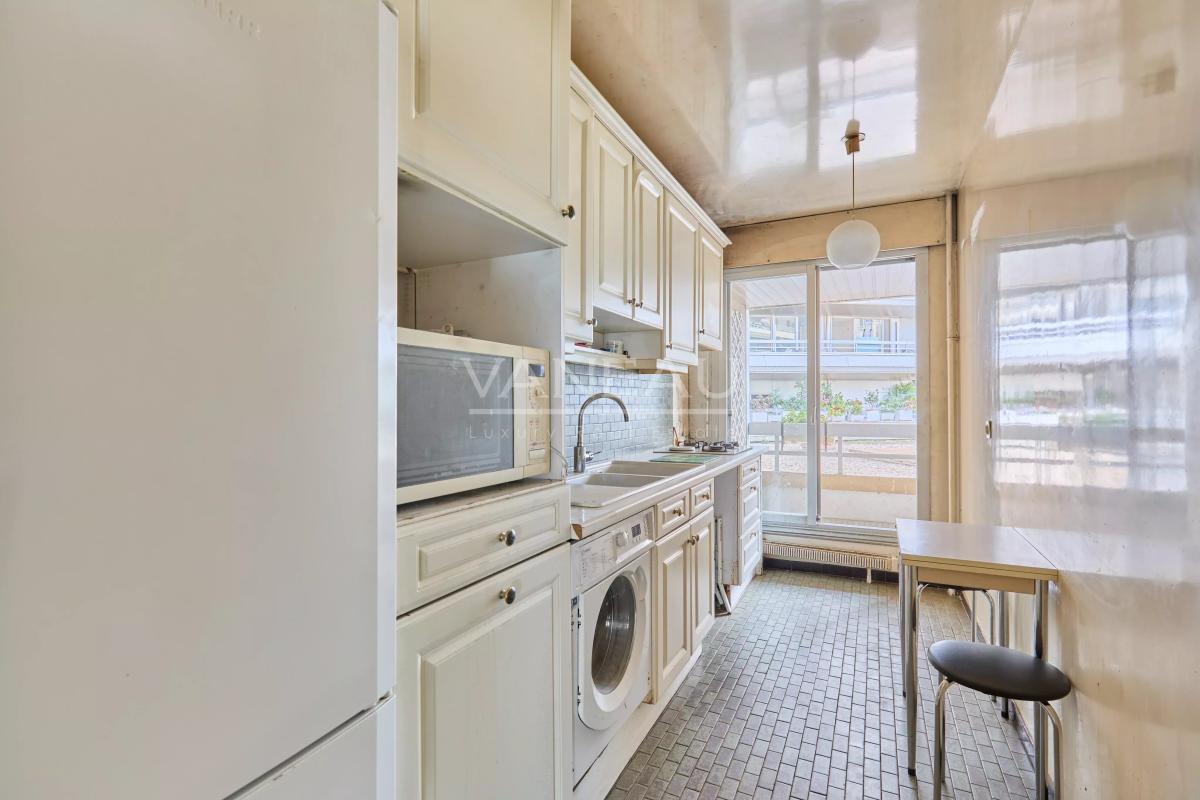 Paris XVe - Cambronne - Appartement trois pièces avec balcon