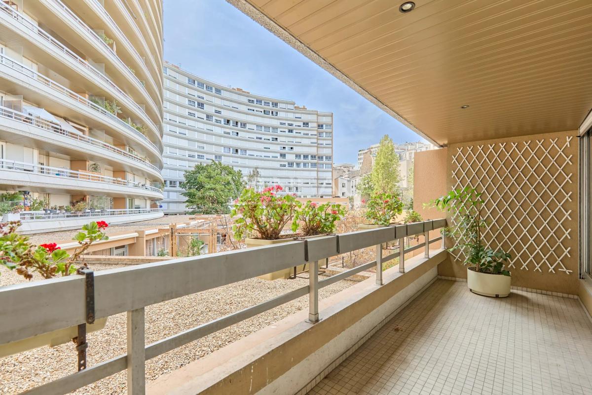 Paris XVe - Cambronne - Appartement trois pièces avec balcon