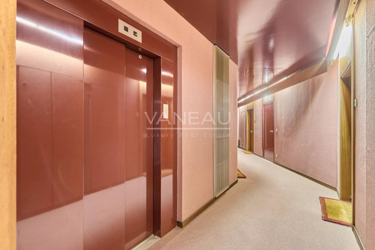 Paris XVe - Cambronne - Appartement trois pièces avec balcon