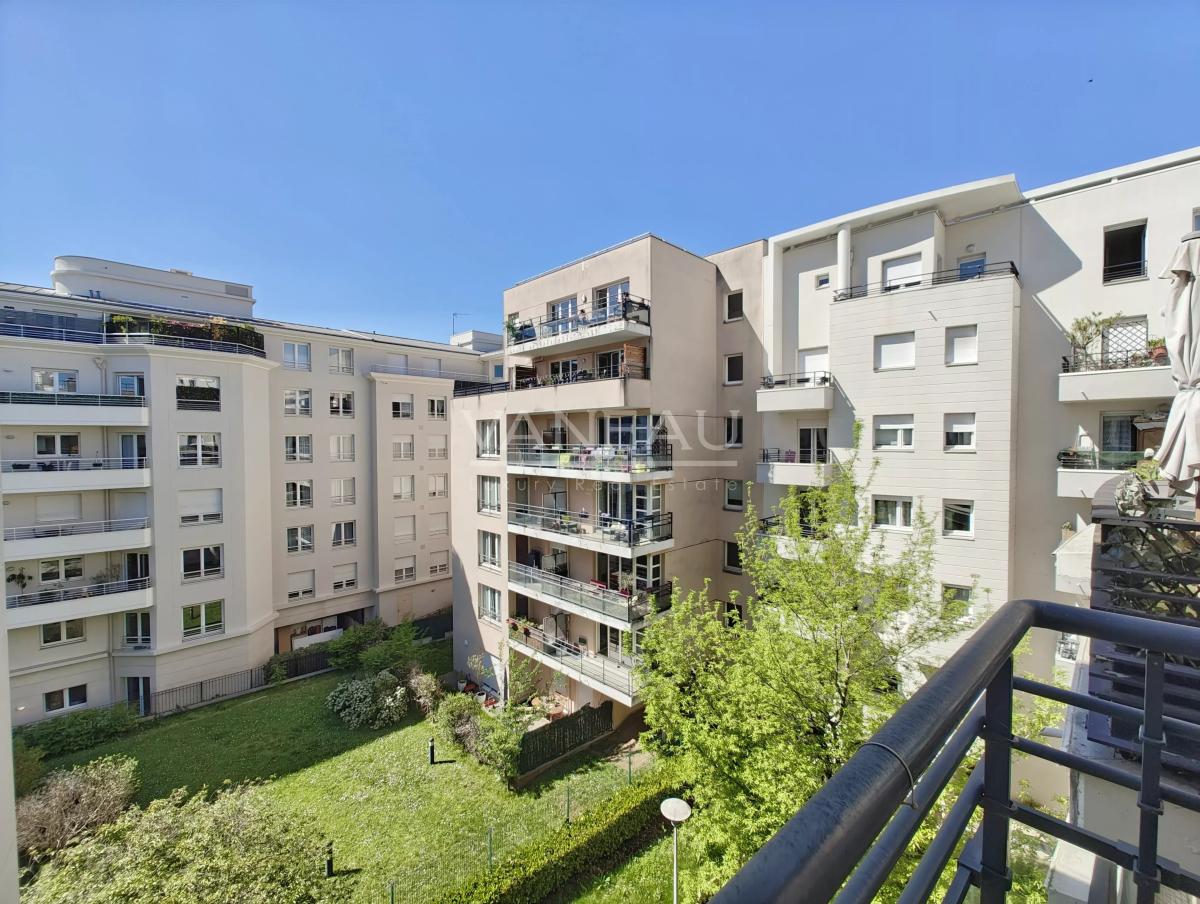 Bécon / Courbevoie - Deux pièces ensoleillé vue jardin vendu loué
