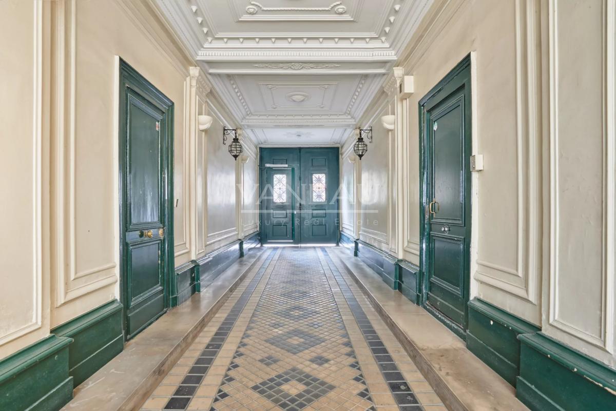 Appartement familial lumineux traversant cour et jardin -