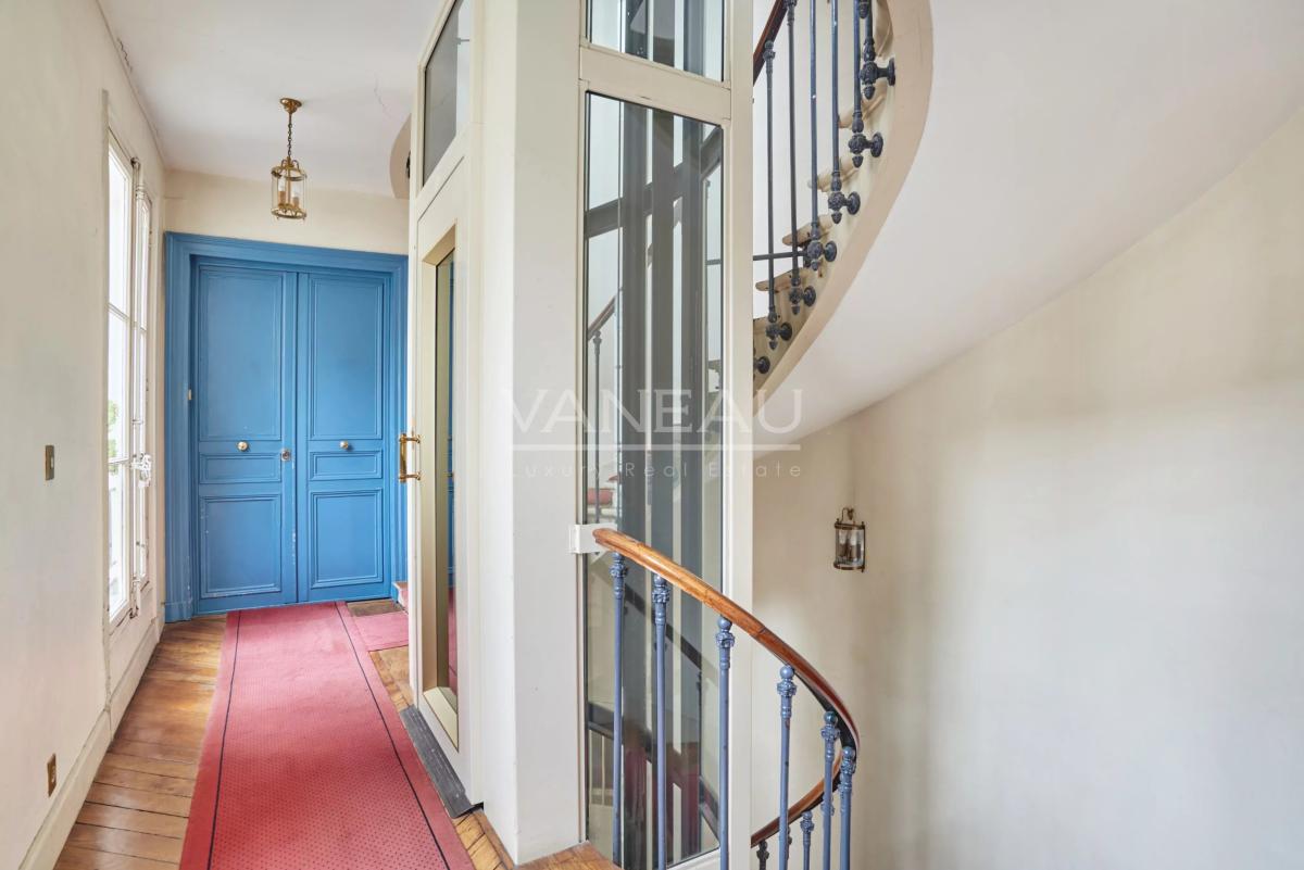 Appartement familial lumineux traversant cour et jardin -