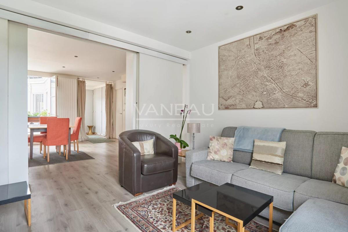 Appartement familial lumineux traversant cour et jardin -