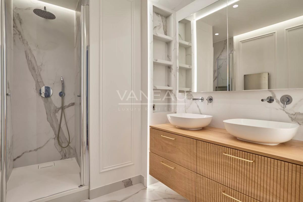 Paris VIIIe - Entre le parc Monceau et les Champs Elysées- Appartement rénové et climatisé.
