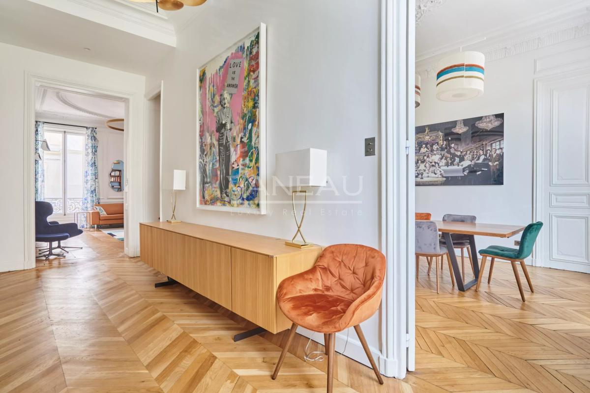Paris VIIIe - Entre le parc Monceau et les Champs Elysées- Appartement rénové et climatisé.