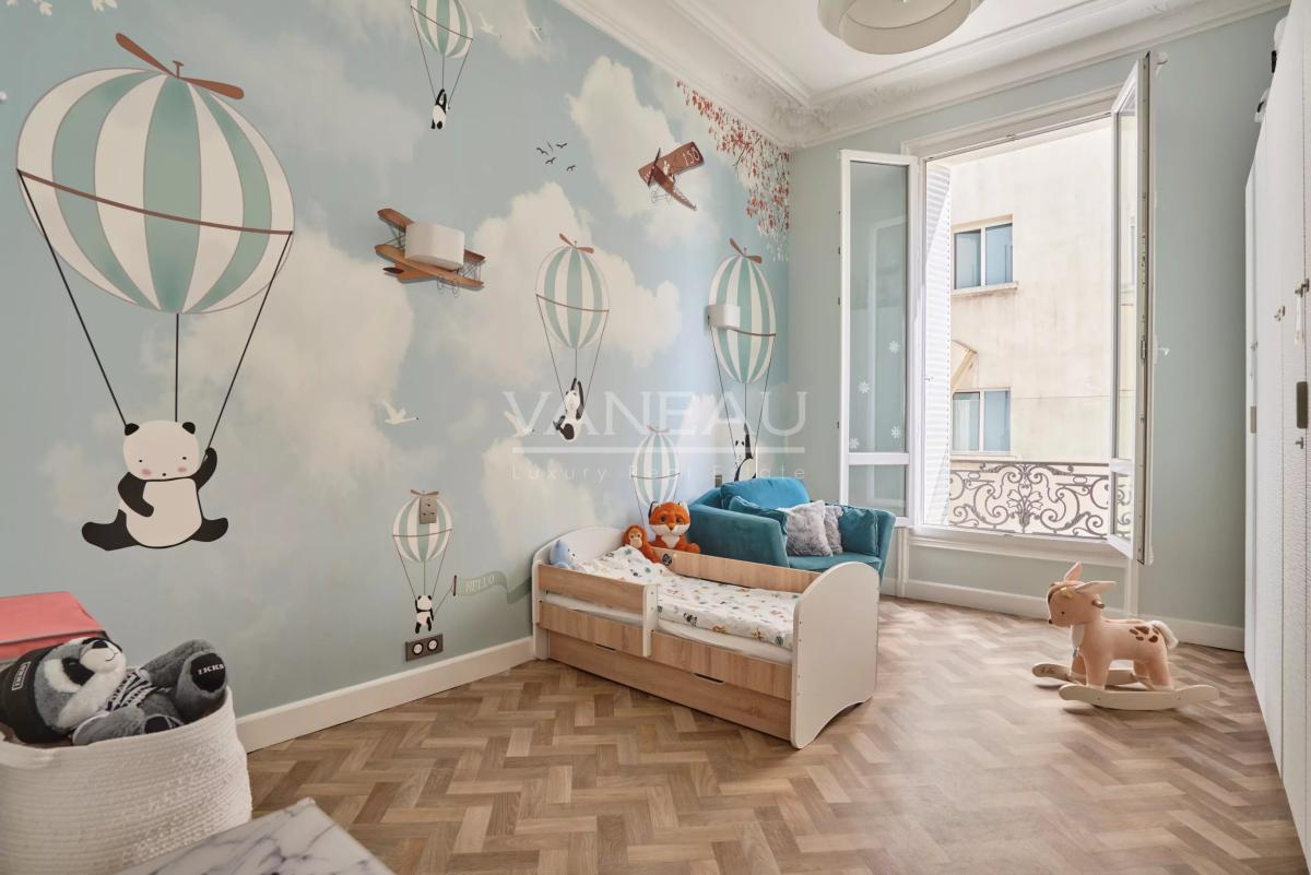 Paris VIIIe - Entre le parc Monceau et les Champs Elysées- Appartement rénové et climatisé.