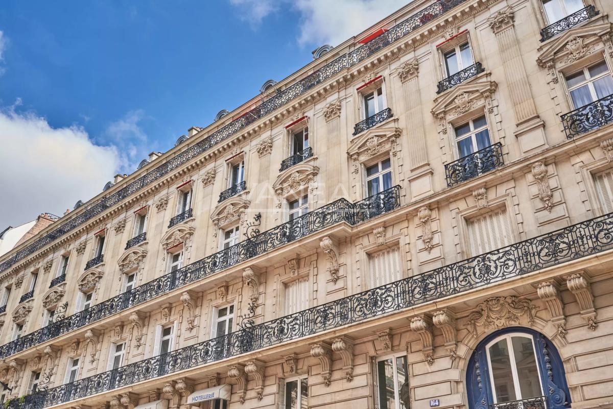 Paris VIIIe - Entre le parc Monceau et les Champs Elysées- Appartement rénové et climatisé.
