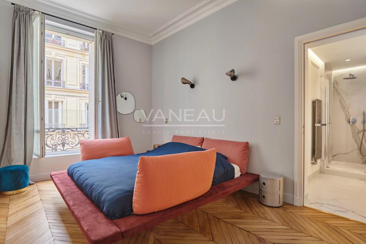 Paris VIIIe - Entre le parc Monceau et les Champs Elysées- Appartement rénové et climatisé.
