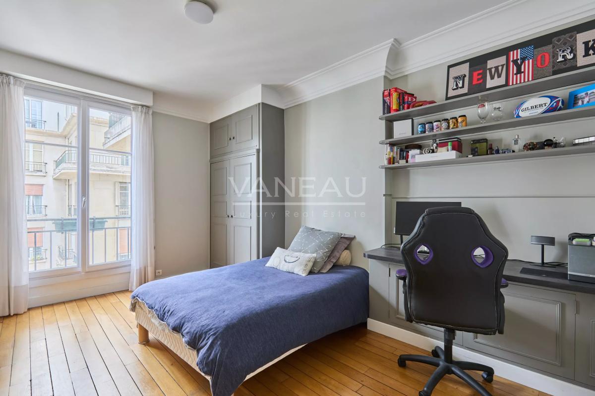 Paris XVIe - Sainte Perrine - Bel appartement familial - Trois ou quatre chambres en étage élevé - Sectorisation J.B Say