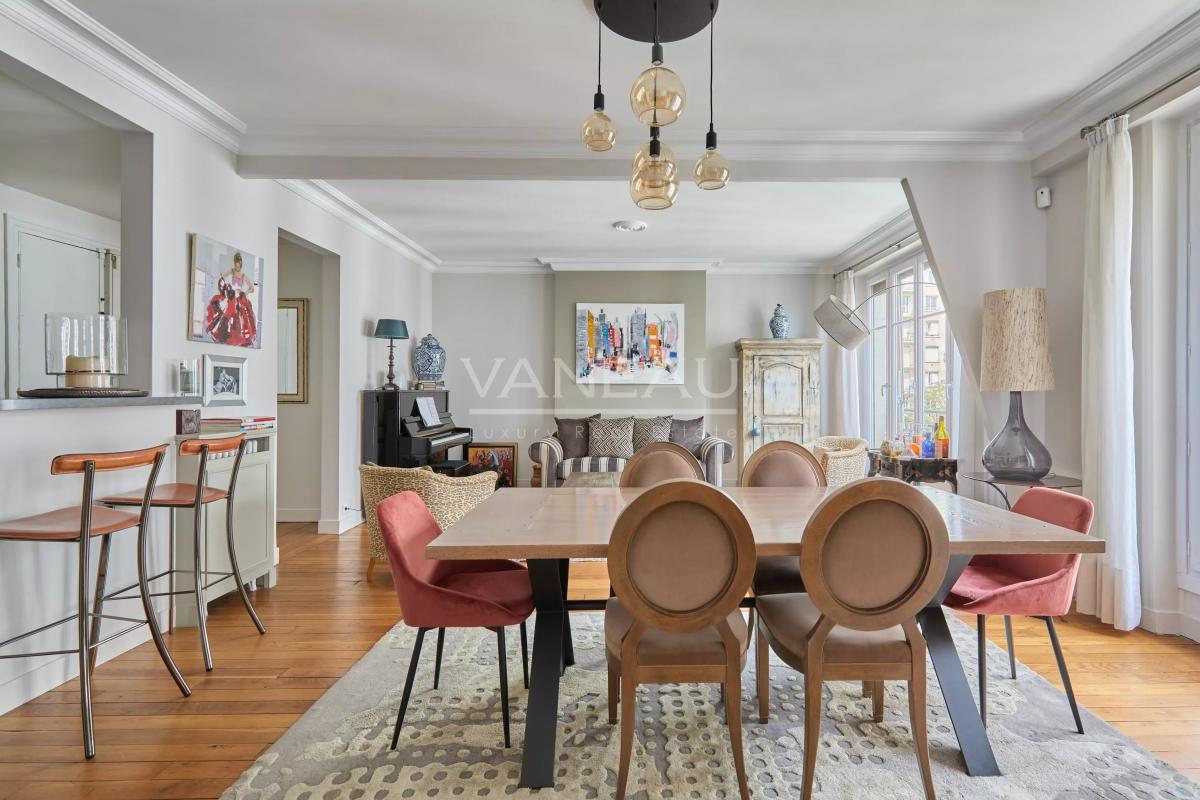 Paris XVIe - Sainte Perrine - Bel appartement familial - Trois ou quatre chambres en étage élevé - Sectorisation J.B Say